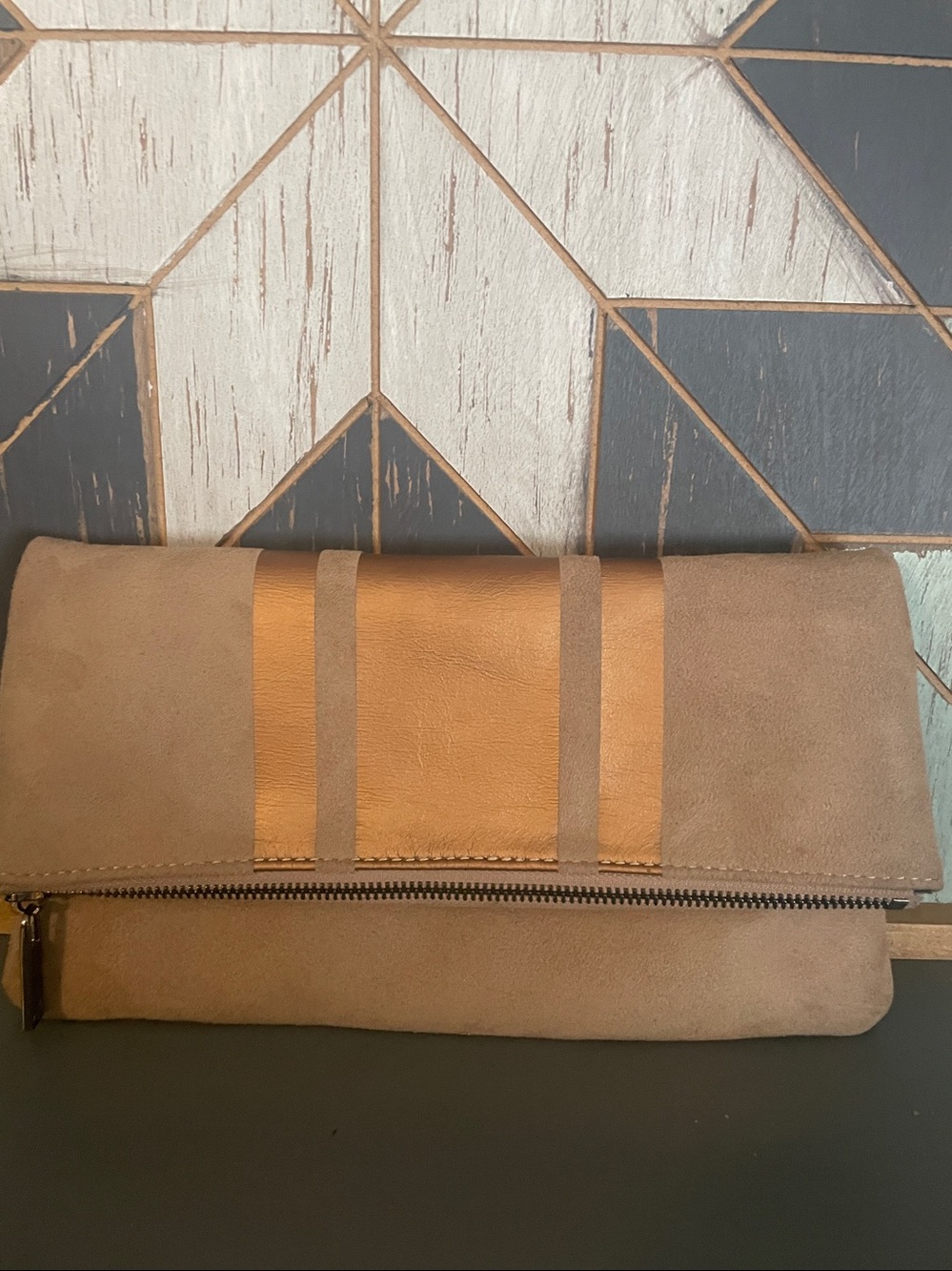 Neiman Marcus Convertible Clutch Tan Shoulder Bag Gold Foil Accent - Picture 11 of 11